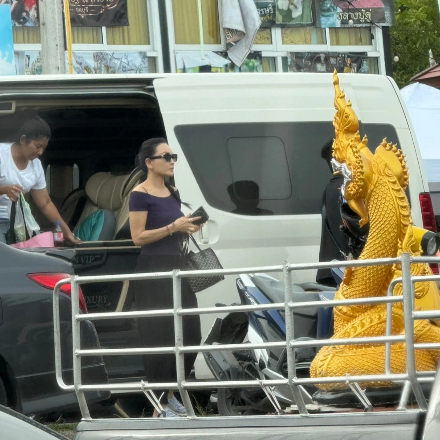 แคนดี้ รากแก่น