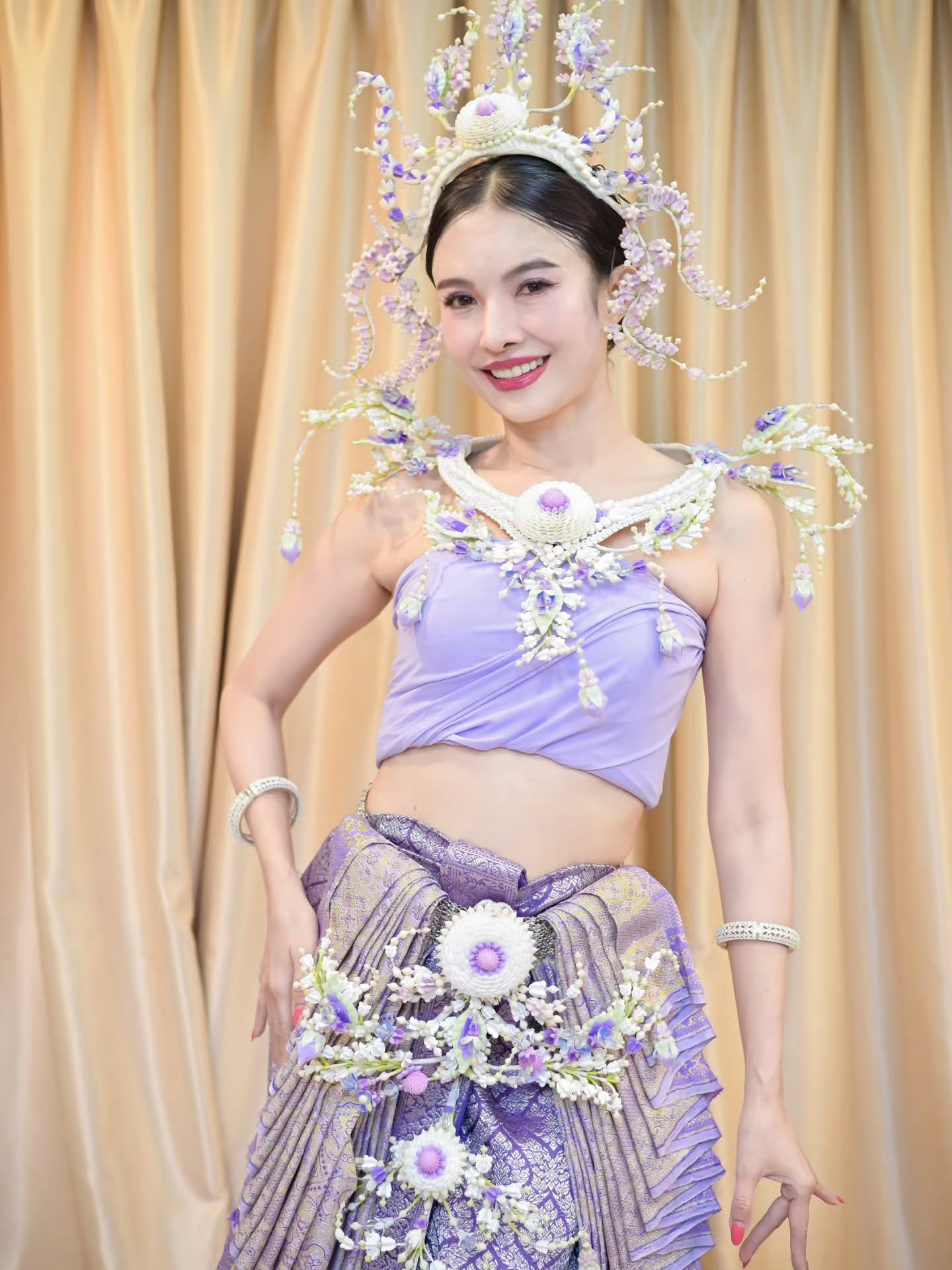 แคนดี้ รากแก่น