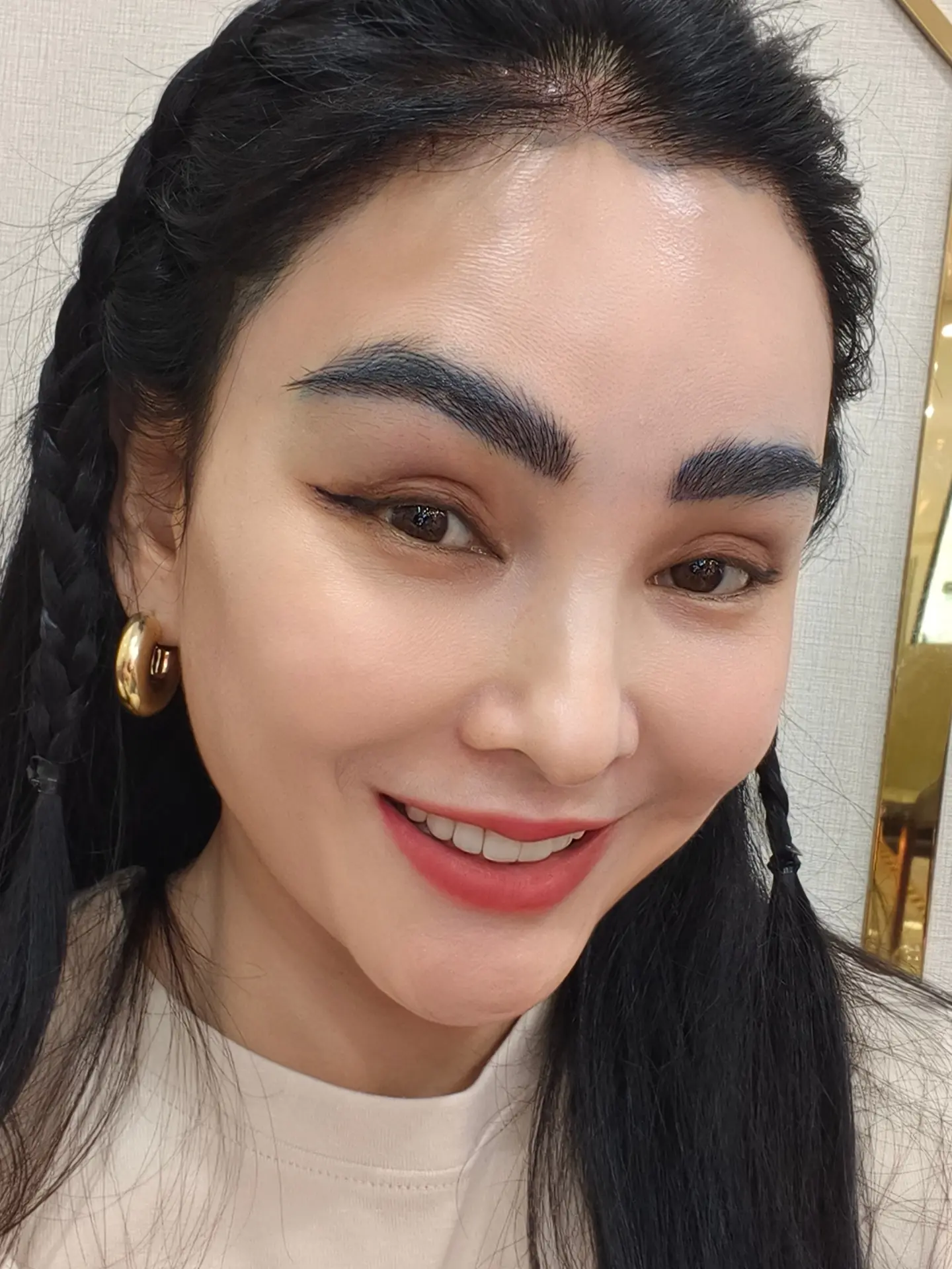 แคนดี้ รากแก่น