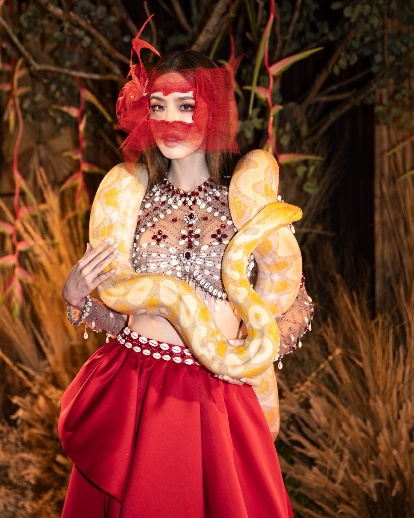 เกรซ - กาญจน์เกล้า ด้วยเศียรเกล้า