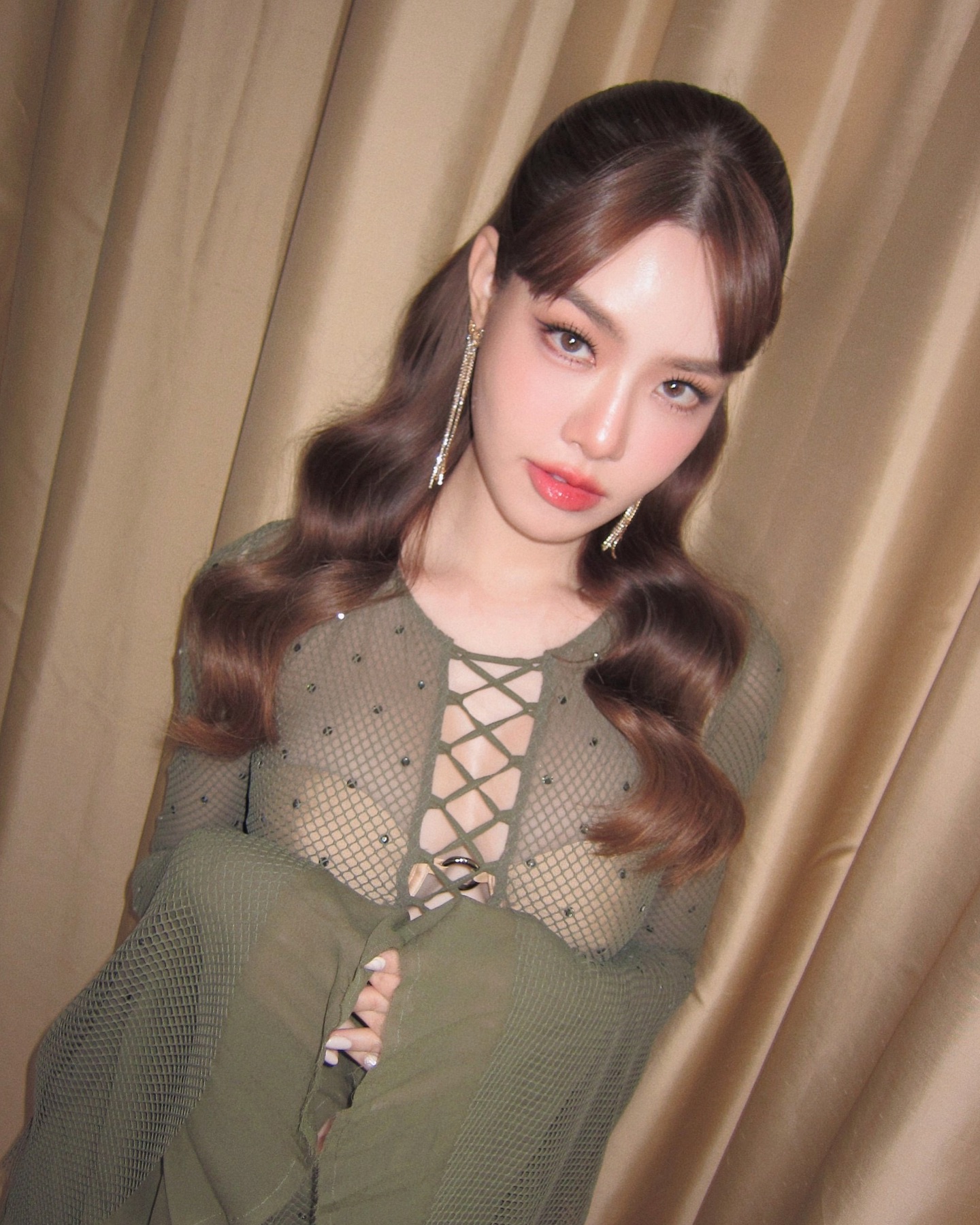 เกรซ - กาญจน์เกล้า ด้วยเศียรเกล้า
