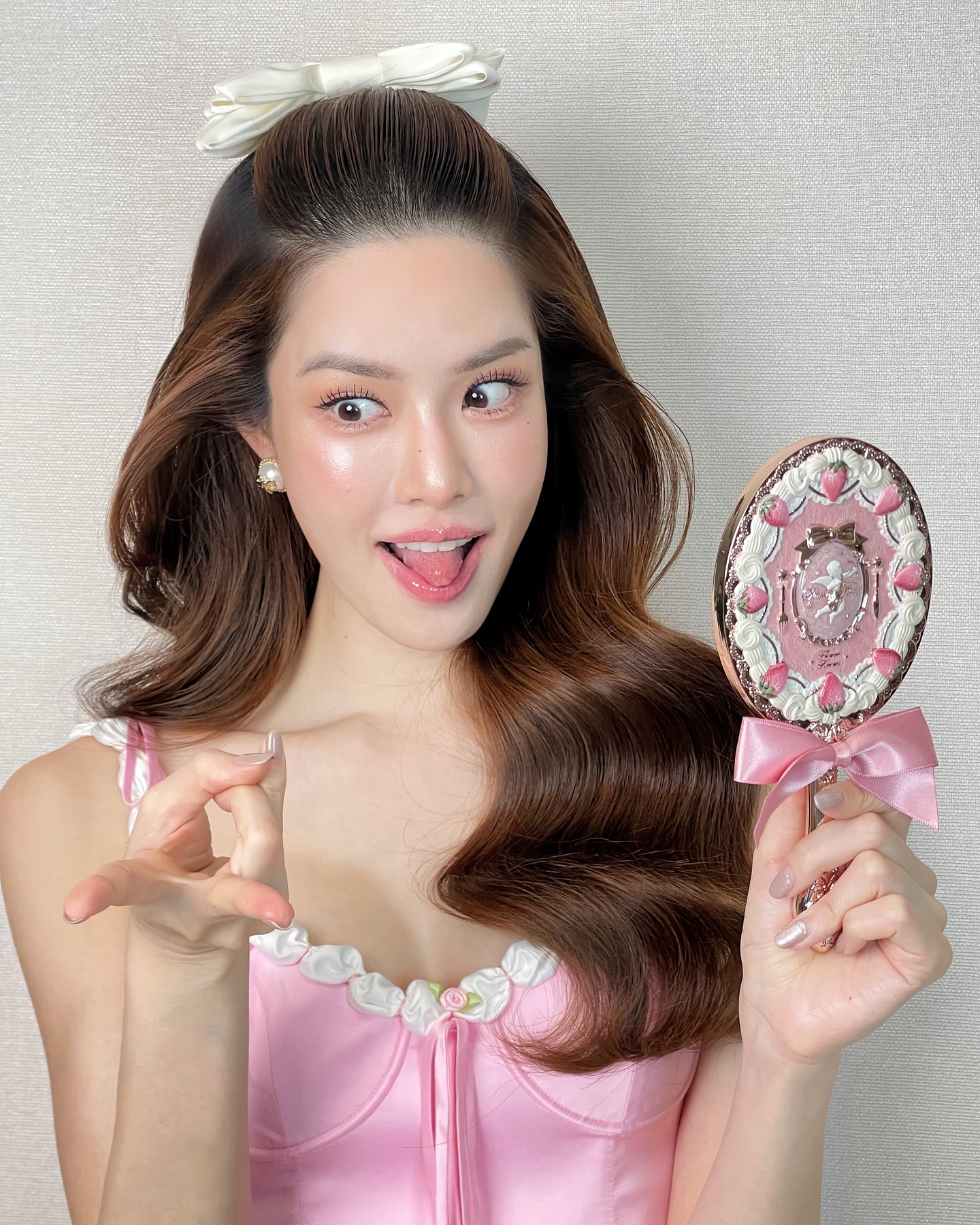 เกรซ - กาญจน์เกล้า ด้วยเศียรเกล้า