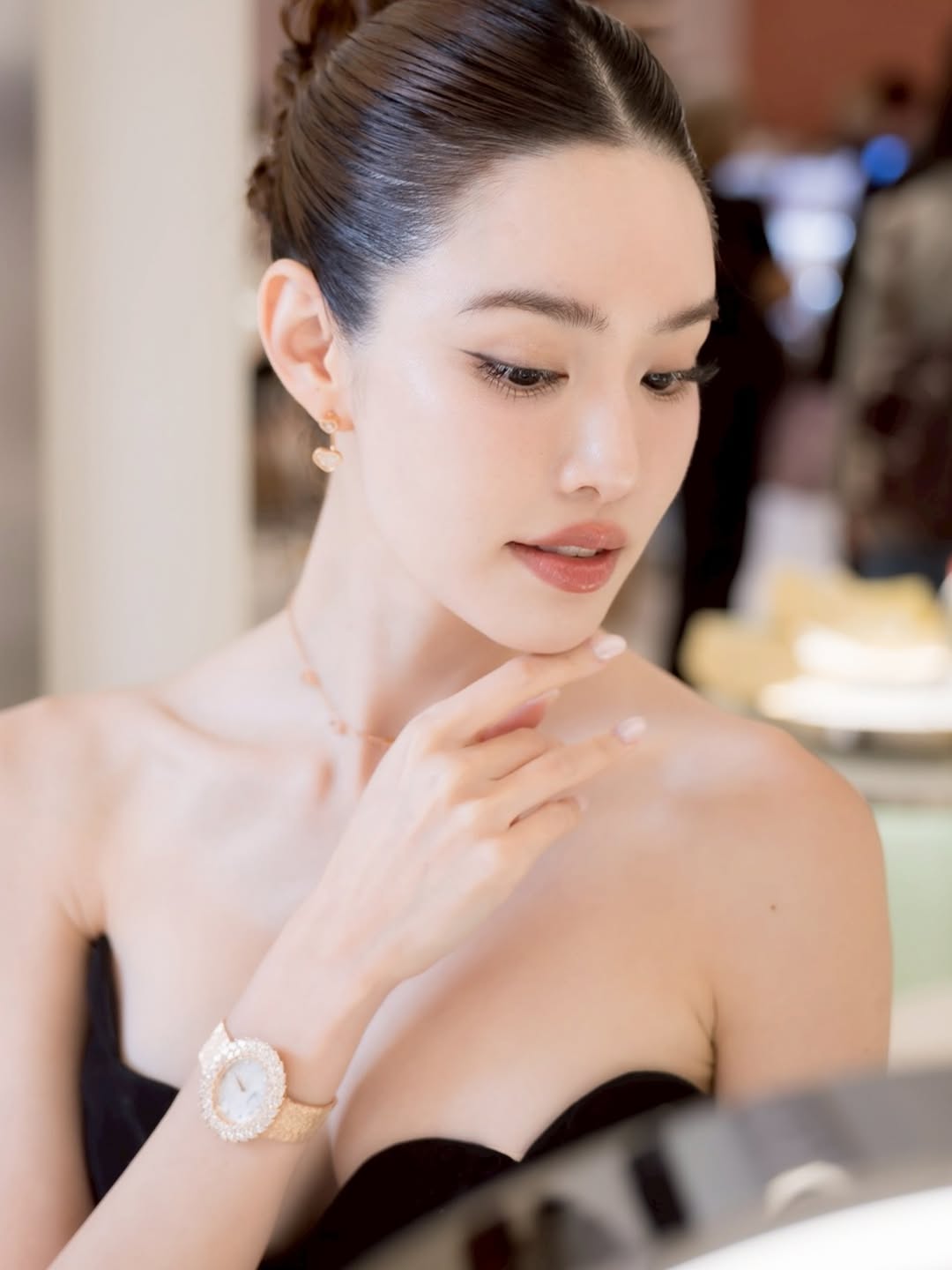 เกรซ - กาญจน์เกล้า ด้วยเศียรเกล้า