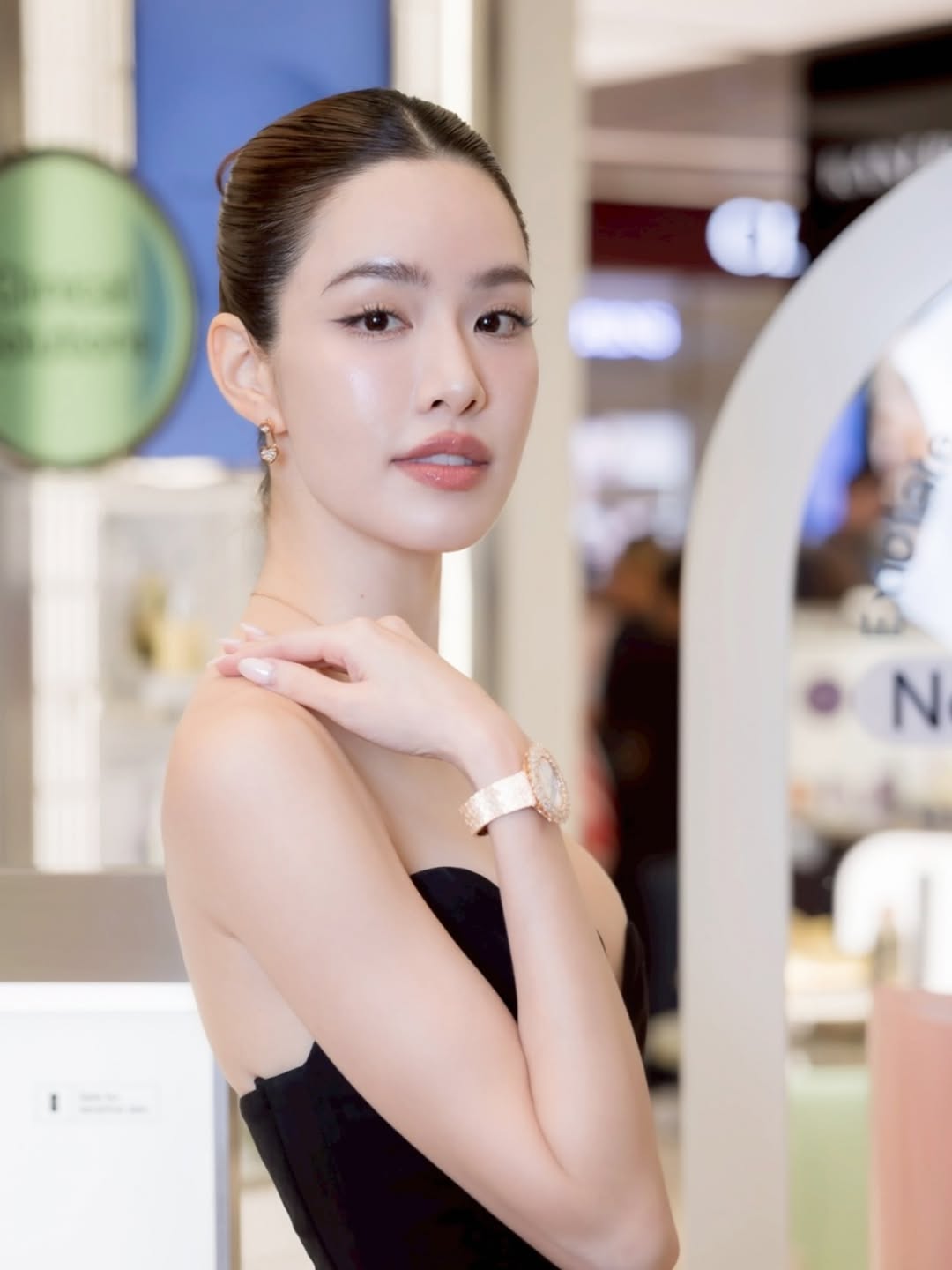 เกรซ - กาญจน์เกล้า ด้วยเศียรเกล้า