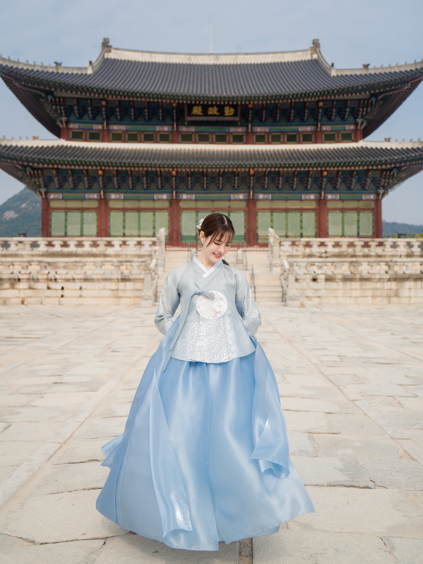 เกรซ - กาญจน์เกล้า ด้วยเศียรเกล้า