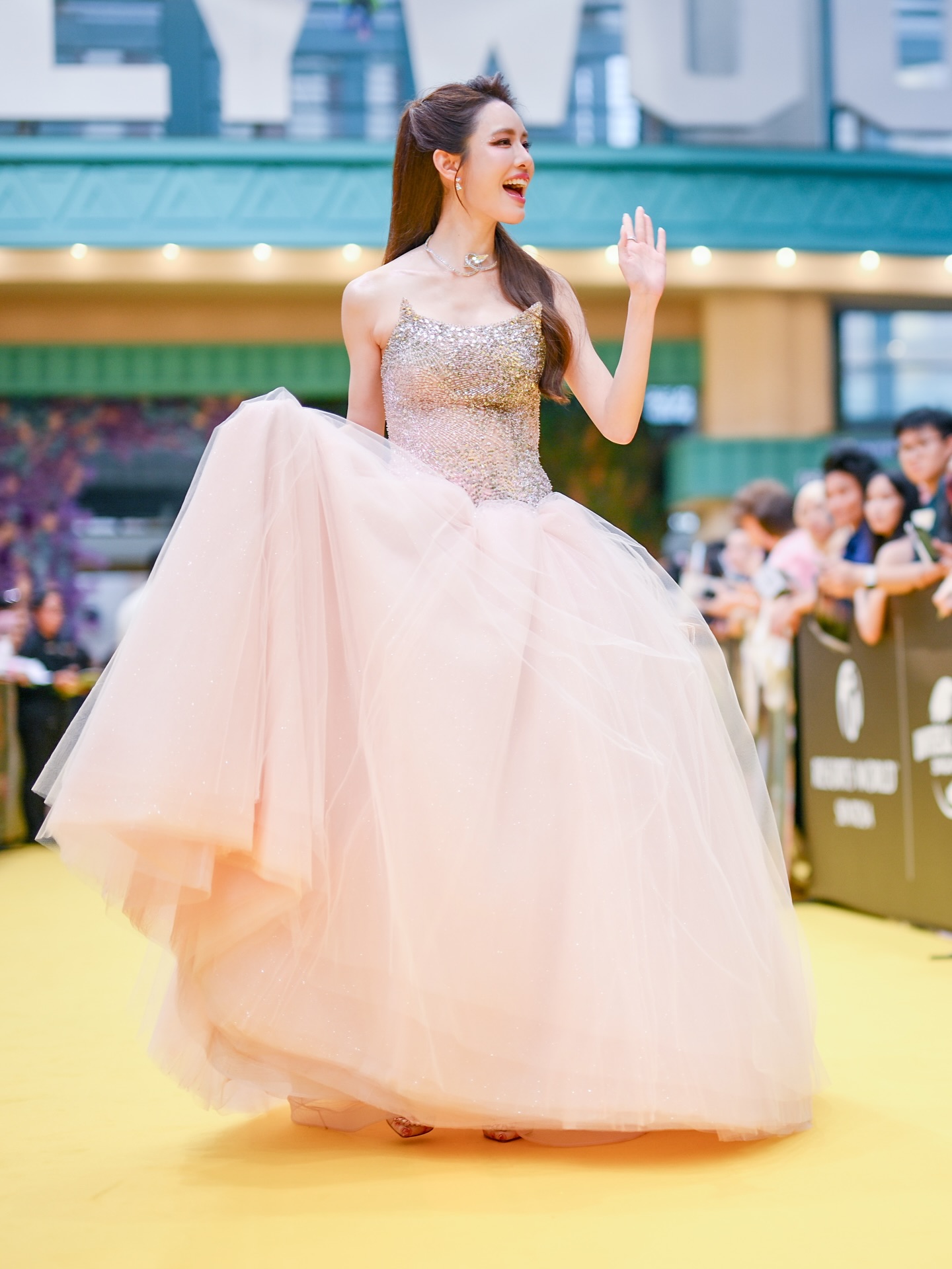 เกรซ - กาญจน์เกล้า ด้วยเศียรเกล้า