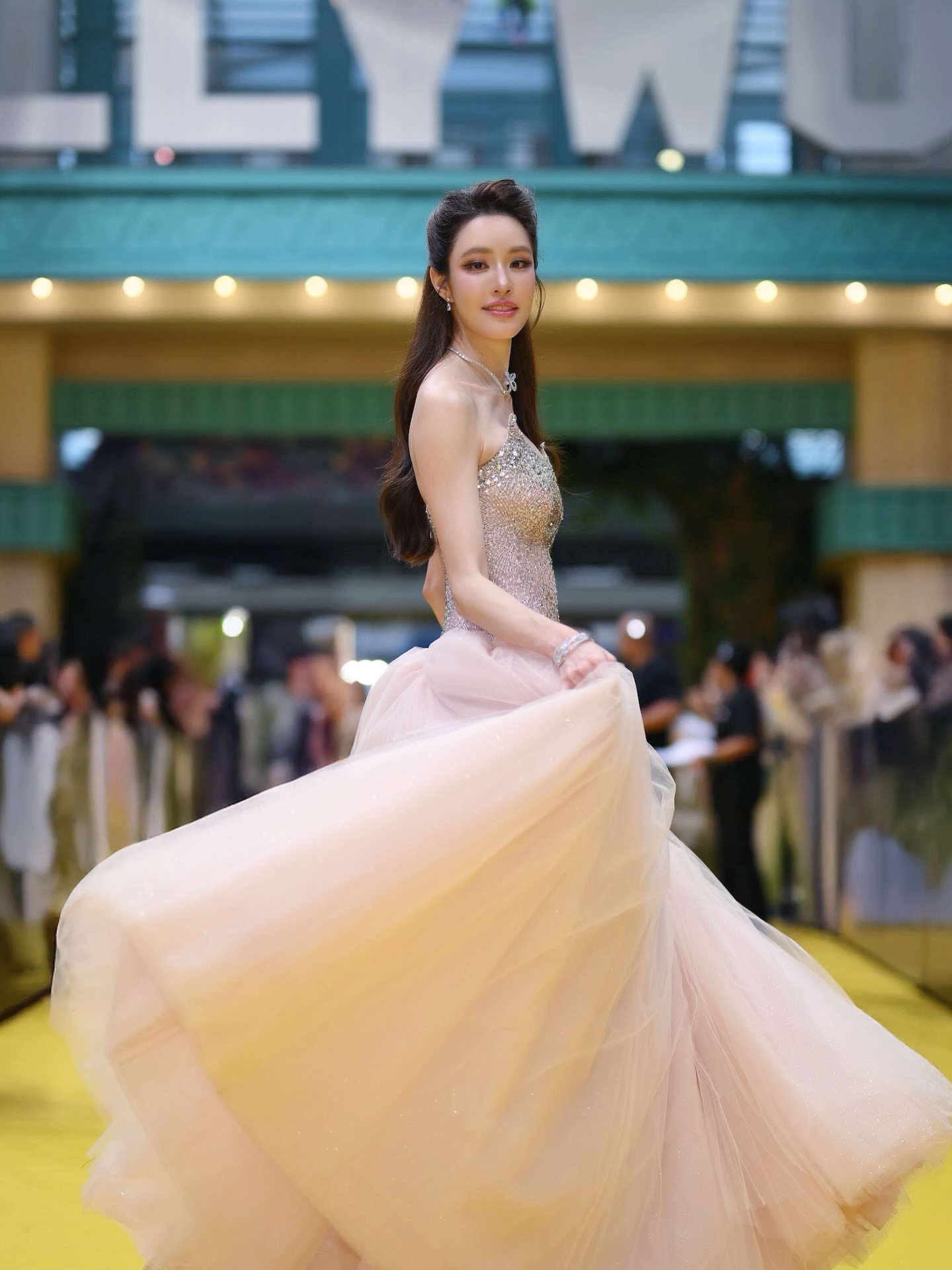 เกรซ - กาญจน์เกล้า ด้วยเศียรเกล้า