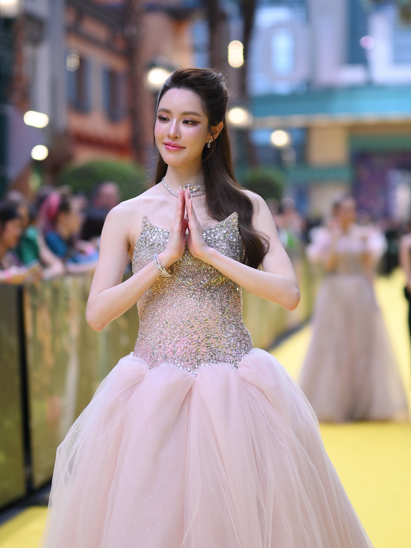 เกรซ - กาญจน์เกล้า ด้วยเศียรเกล้า