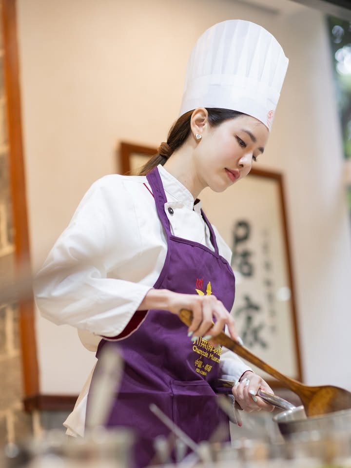 เกรซ - กาญจน์เกล้า ด้วยเศียรเกล้า