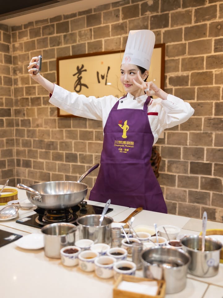 เกรซ - กาญจน์เกล้า ด้วยเศียรเกล้า