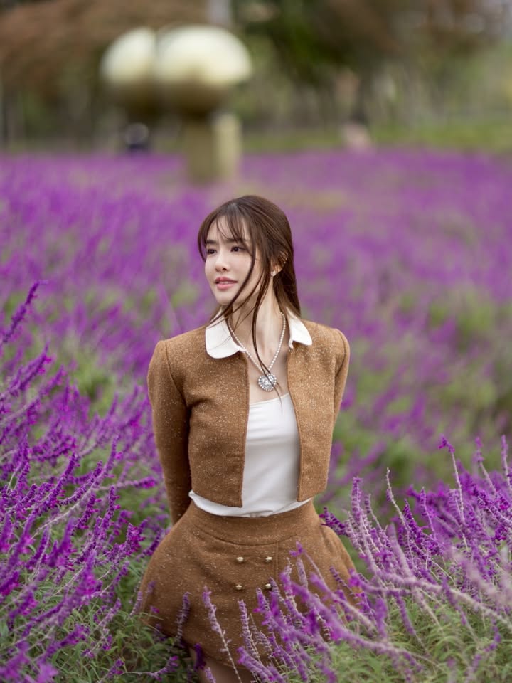 เกรซ - กาญจน์เกล้า ด้วยเศียรเกล้า