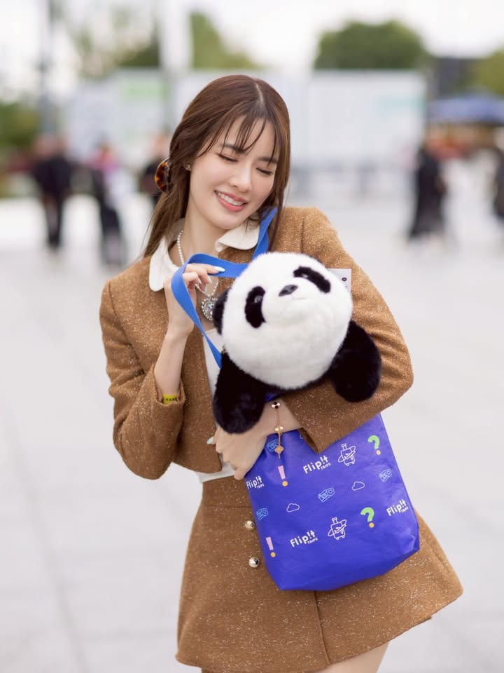 เกรซ - กาญจน์เกล้า ด้วยเศียรเกล้า