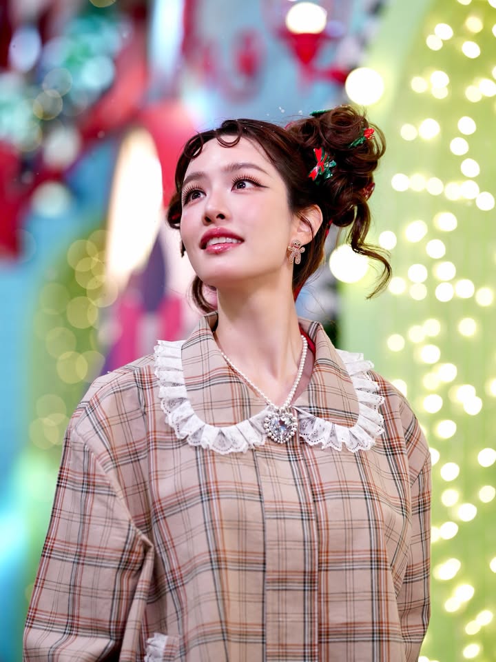 เกรซ - กาญจน์เกล้า ด้วยเศียรเกล้า