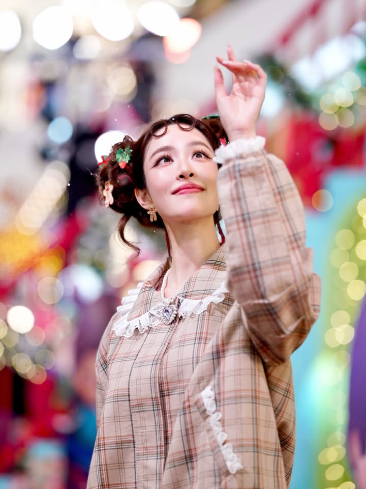 เกรซ - กาญจน์เกล้า ด้วยเศียรเกล้า