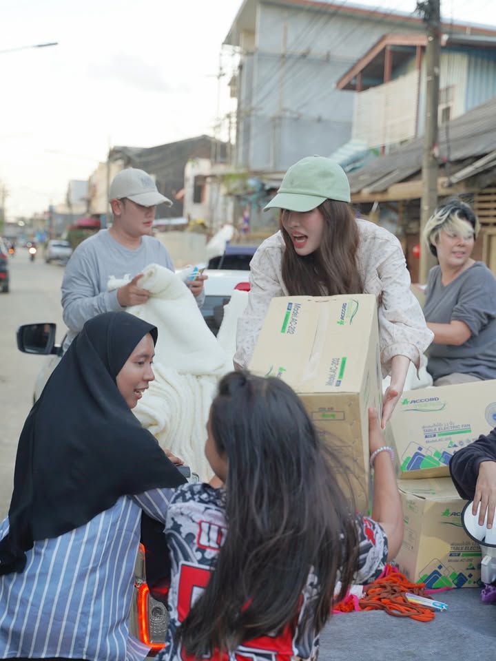 เกรซ - กาญจน์เกล้า ด้วยเศียรเกล้า