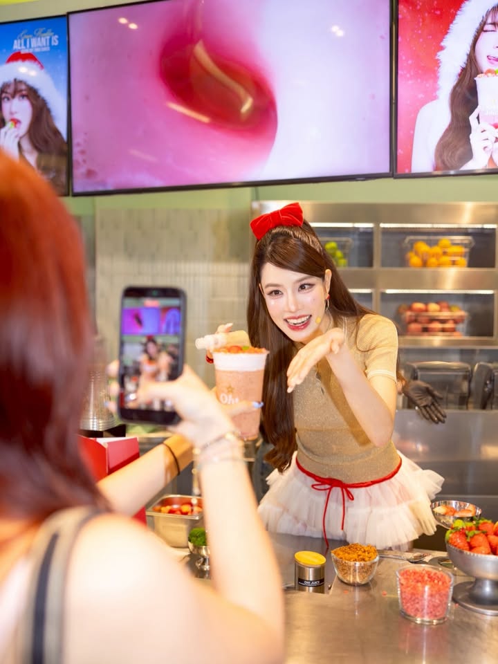 เกรซ - กาญจน์เกล้า ด้วยเศียรเกล้า