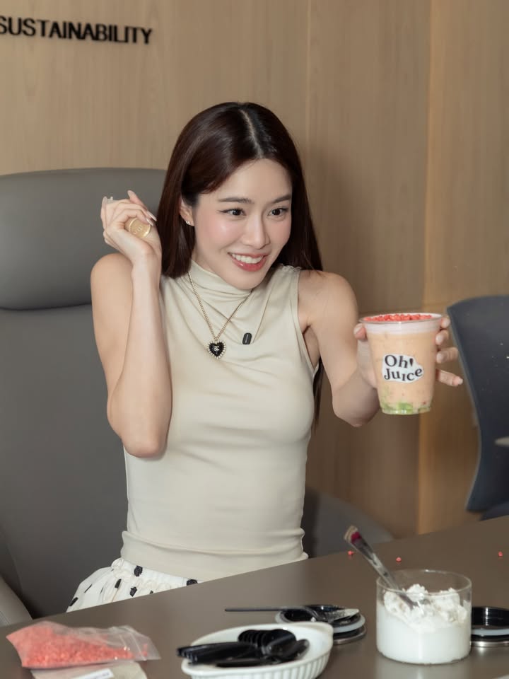 เกรซ - กาญจน์เกล้า ด้วยเศียรเกล้า