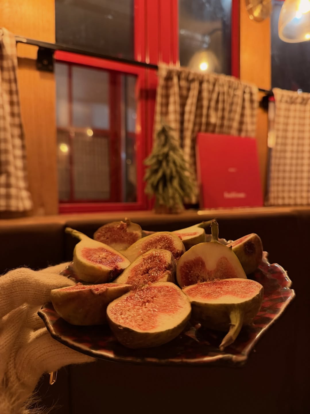 เกรซ - กาญจน์เกล้า ด้วยเศียรเกล้า