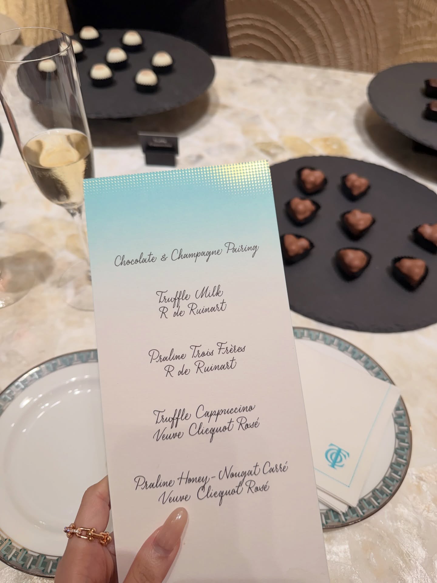 เกรซ - กาญจน์เกล้า ด้วยเศียรเกล้า