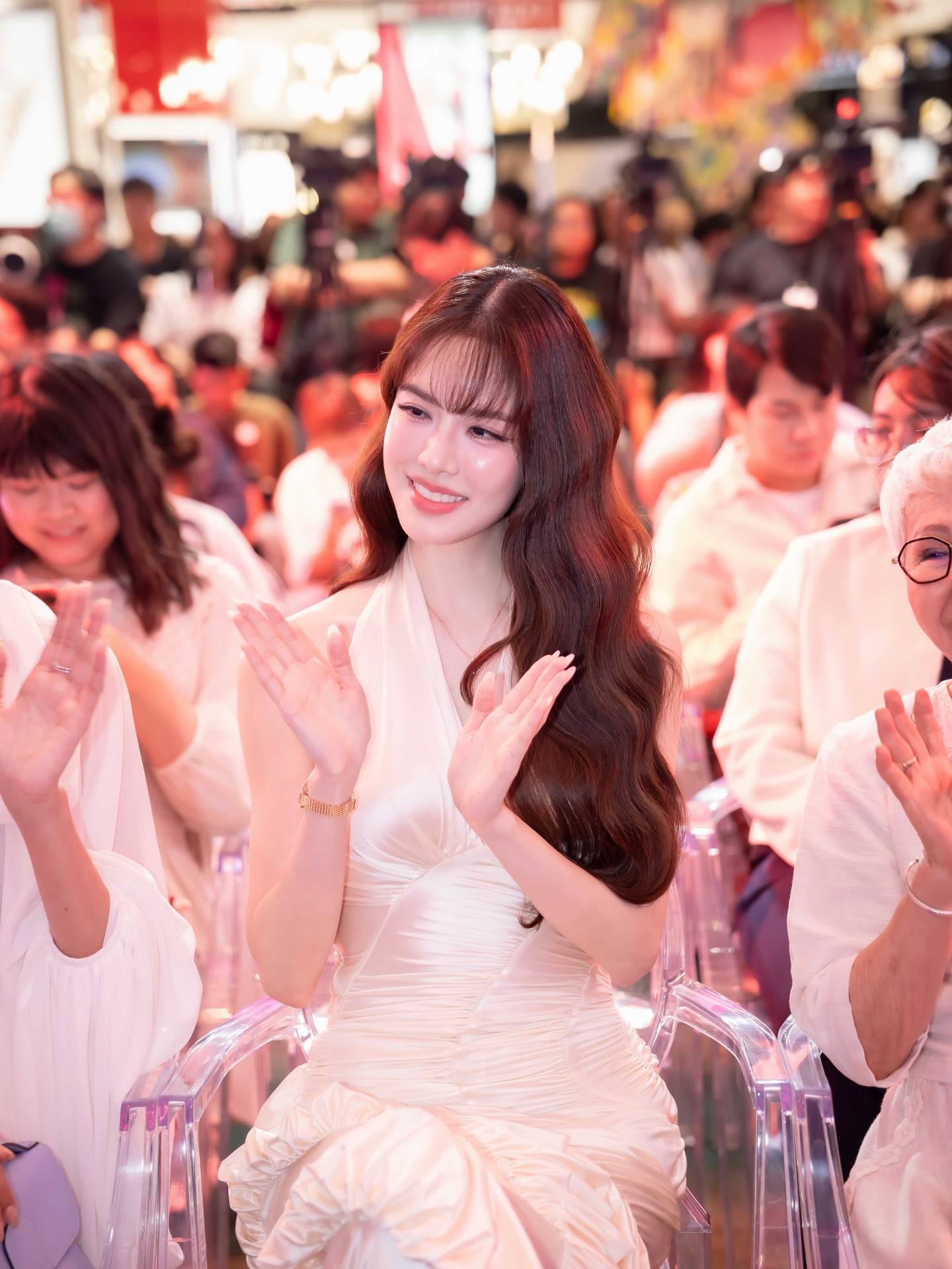 เกรซ - กาญจน์เกล้า ด้วยเศียรเกล้า