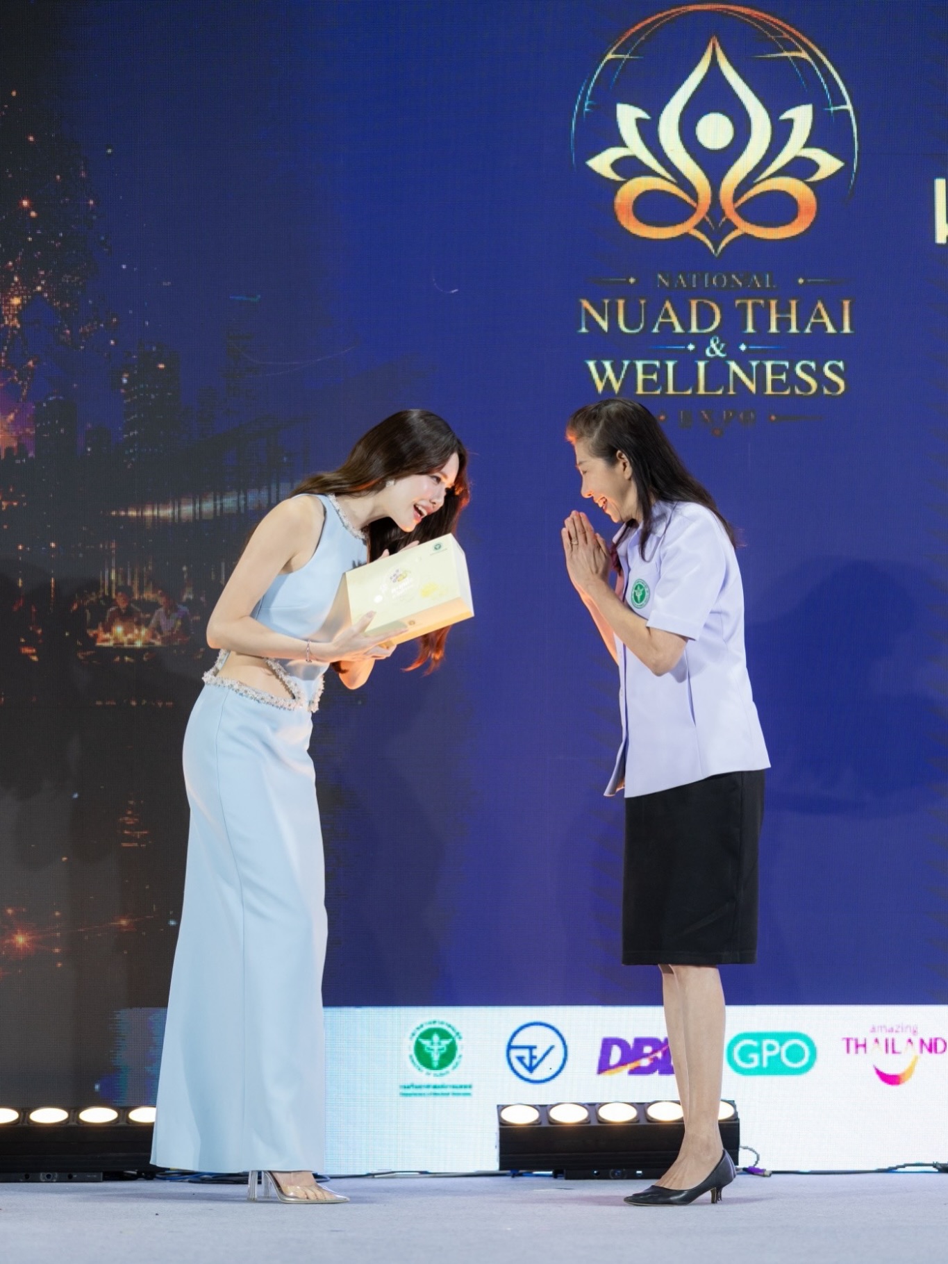 เกรซ - กาญจน์เกล้า ด้วยเศียรเกล้า