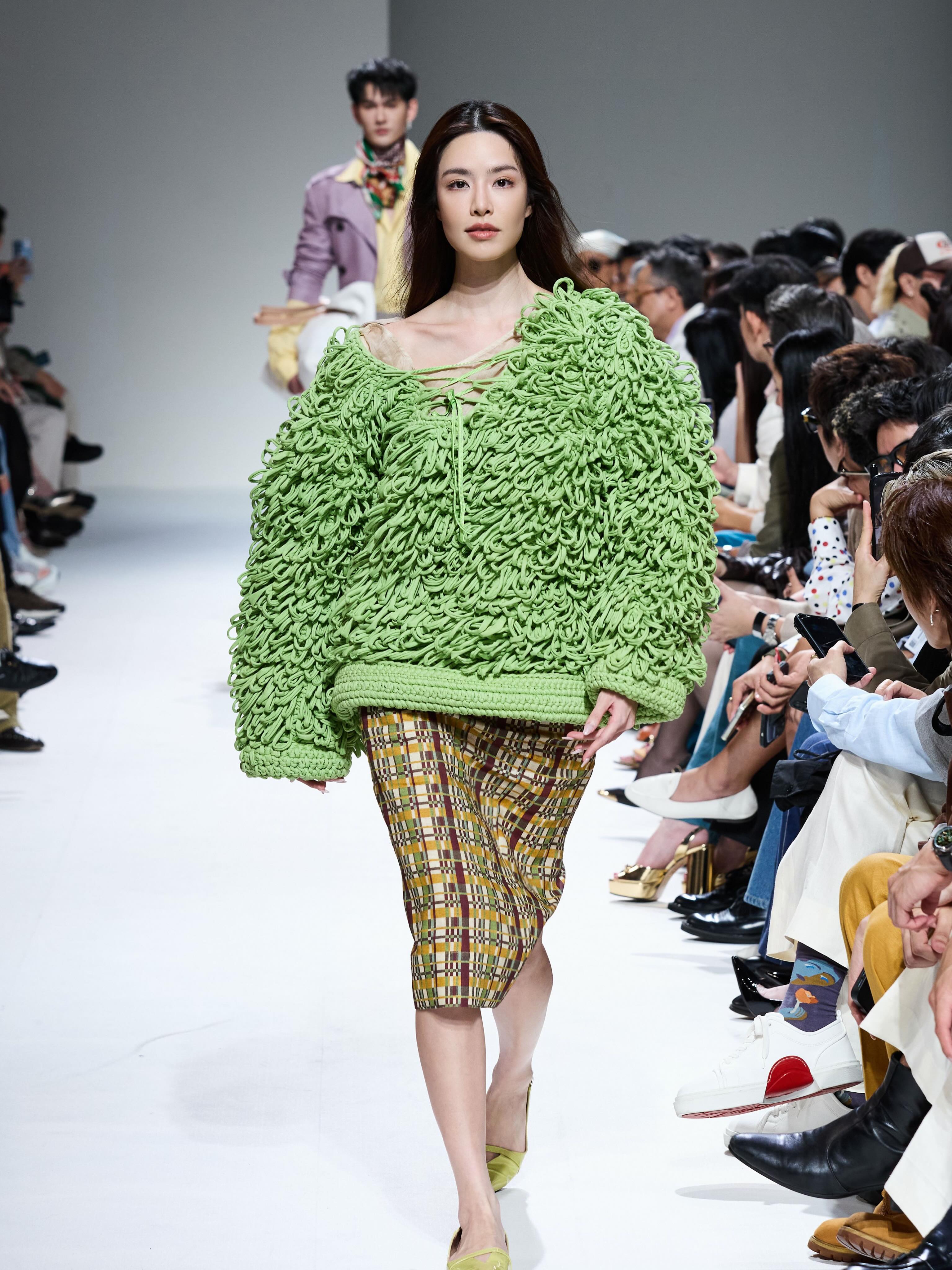 เกรซ - กาญจน์เกล้า ด้วยเศียรเกล้า