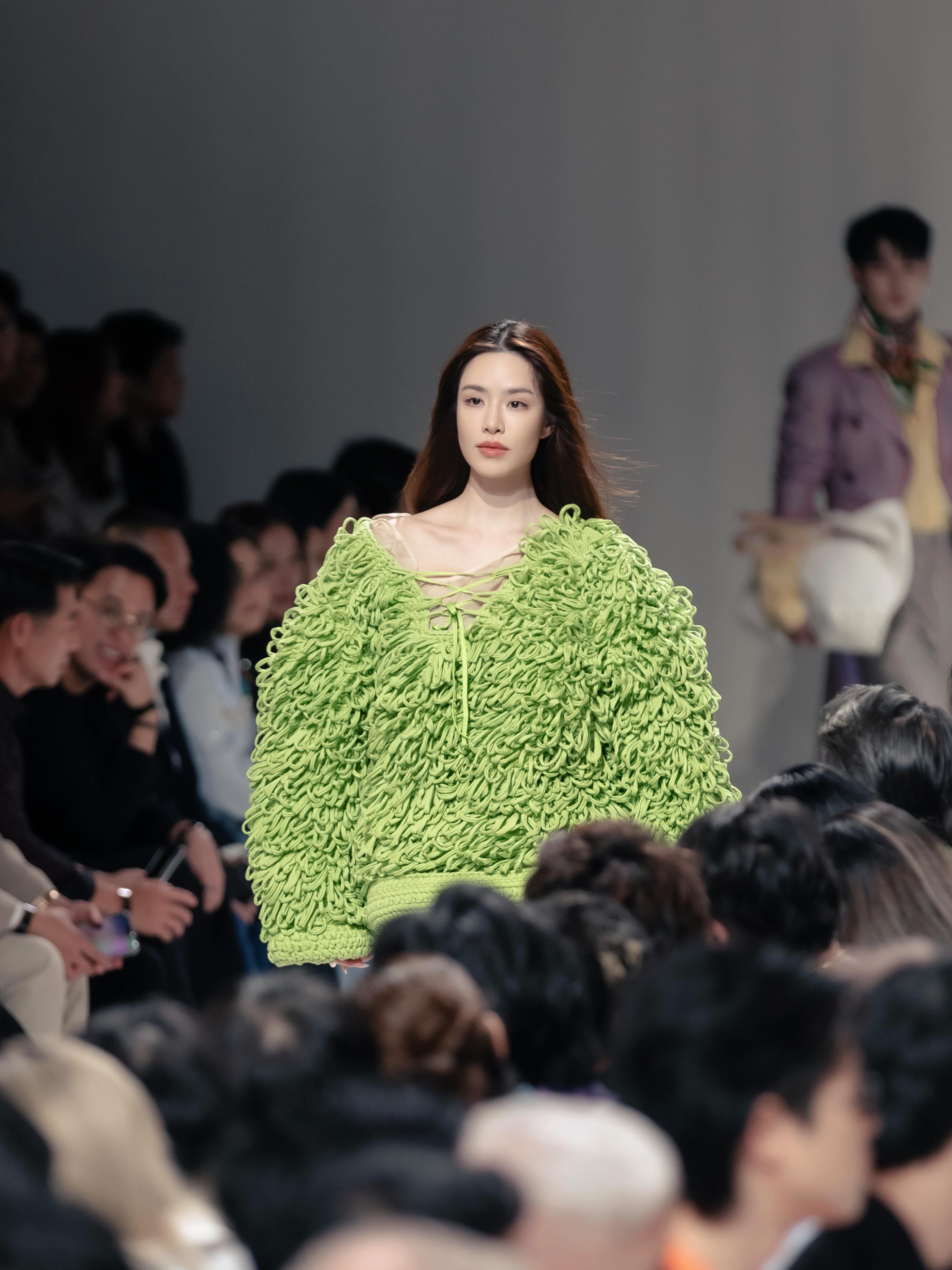 เกรซ - กาญจน์เกล้า ด้วยเศียรเกล้า