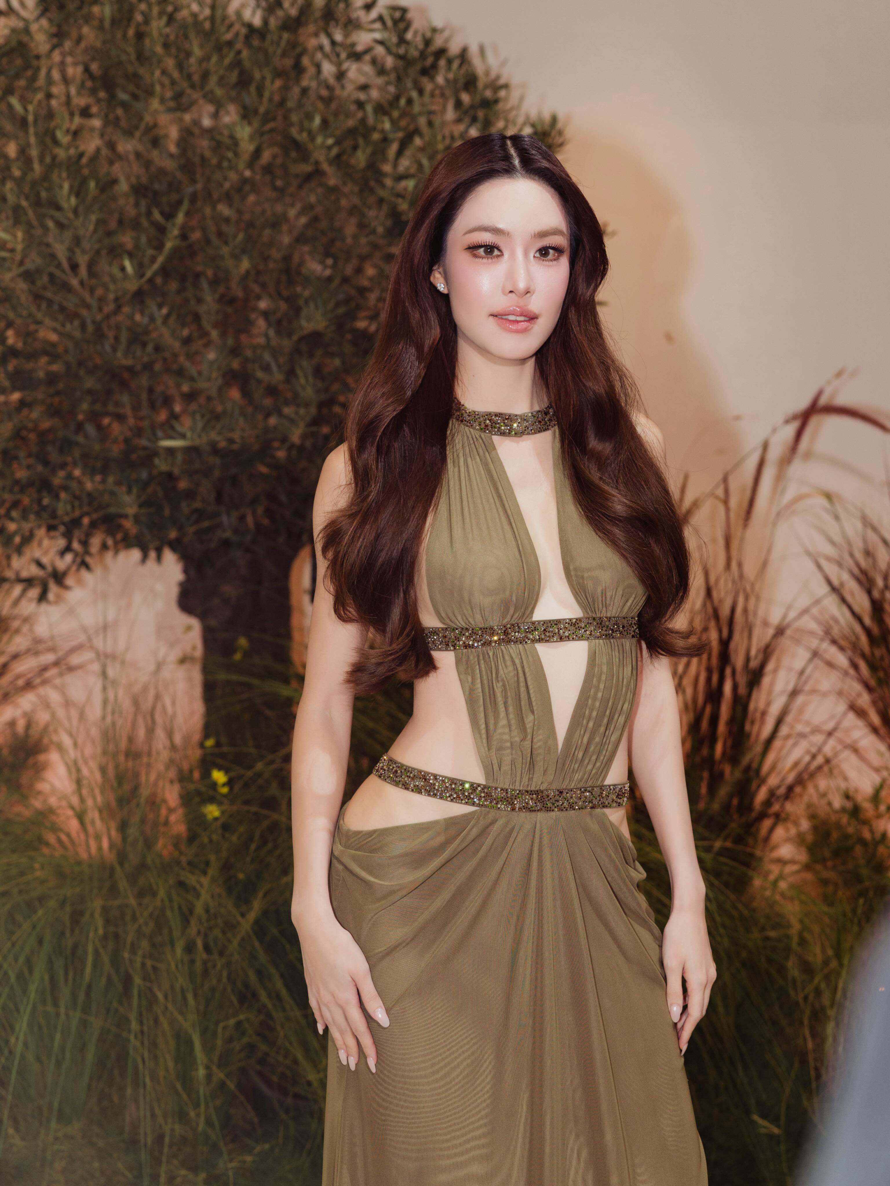 เกรซ - กาญจน์เกล้า ด้วยเศียรเกล้า