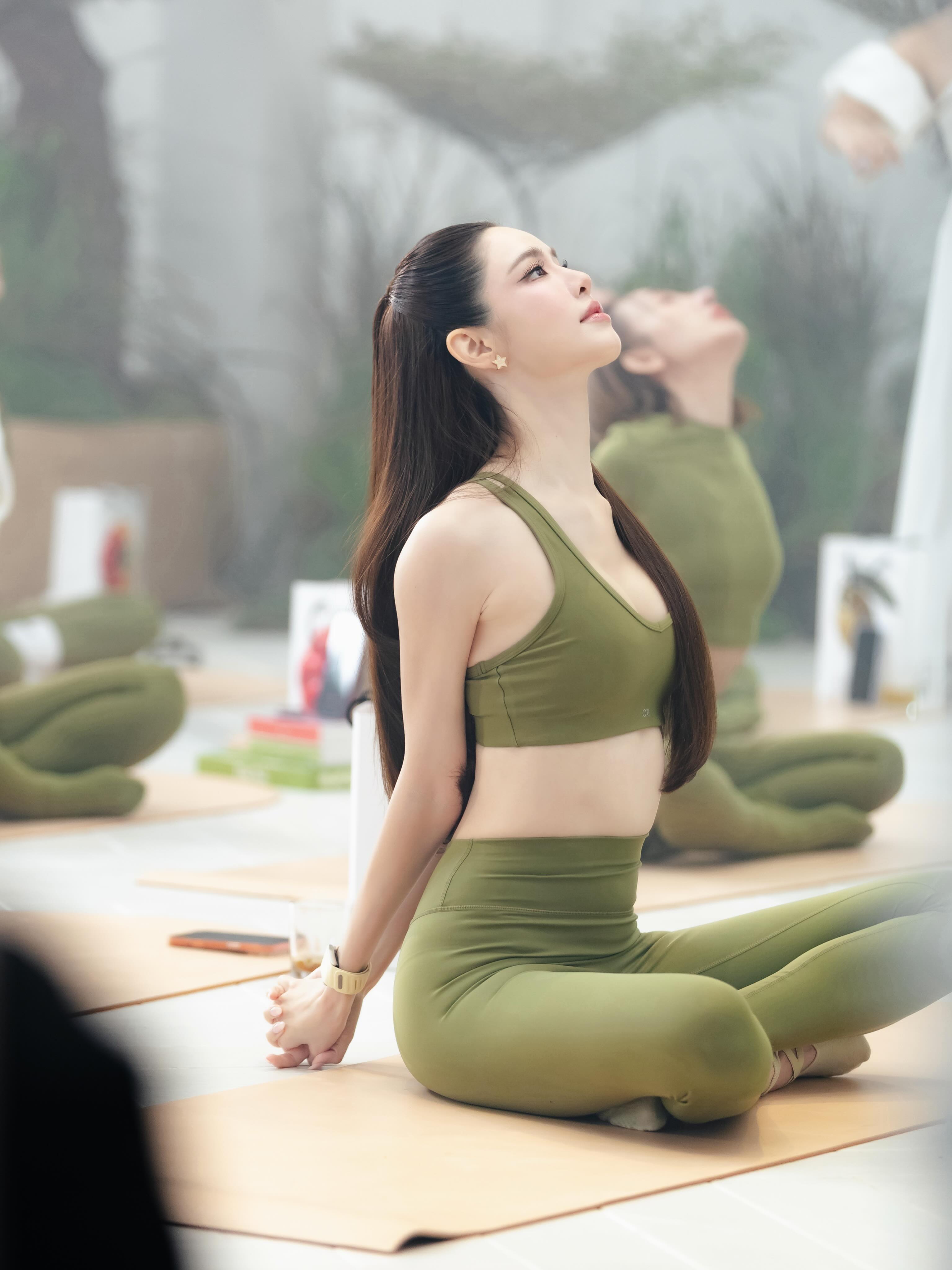 เกรซ - กาญจน์เกล้า ด้วยเศียรเกล้า