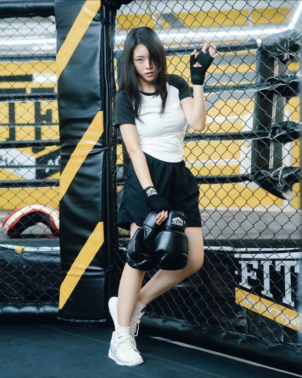 อิมเมจ - สุธิตา ชนะชัยสุวรรณ