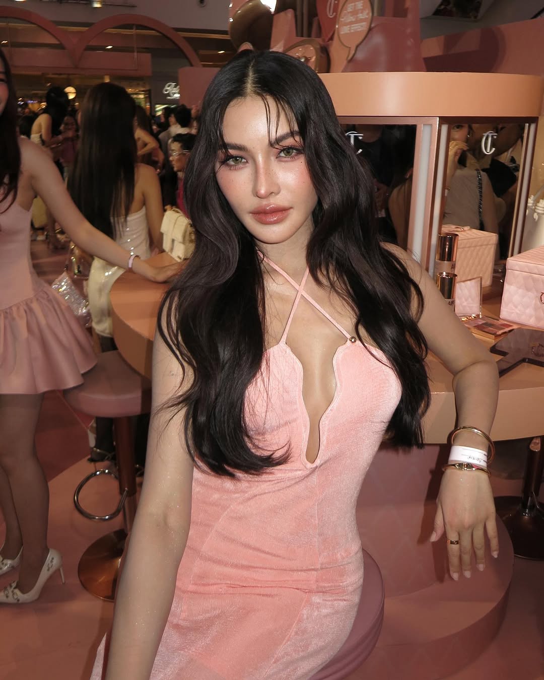 อุ้ม - ทวีพร พริ้งจำรัส