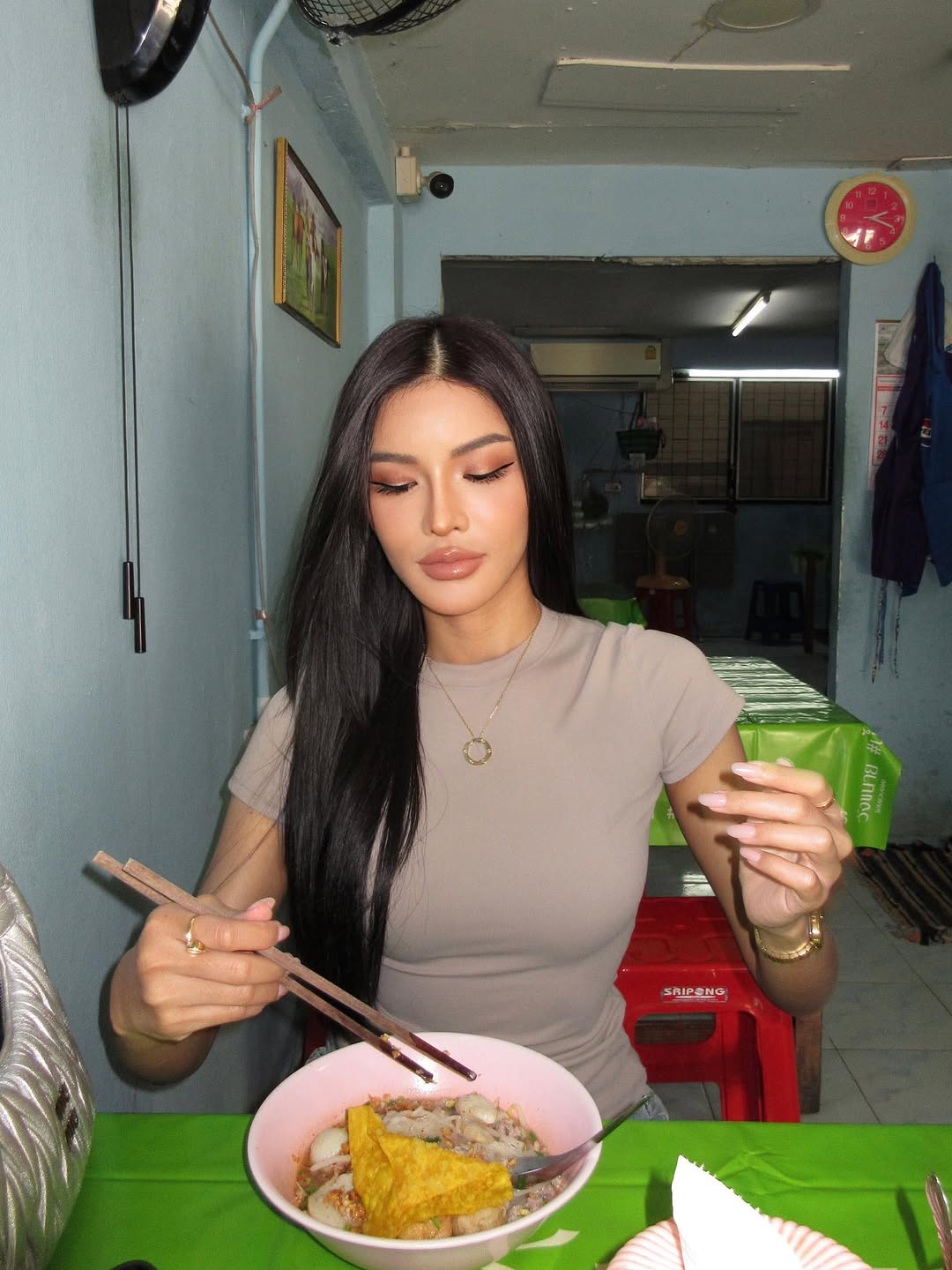 อุ้ม - ทวีพร พริ้งจำรัส