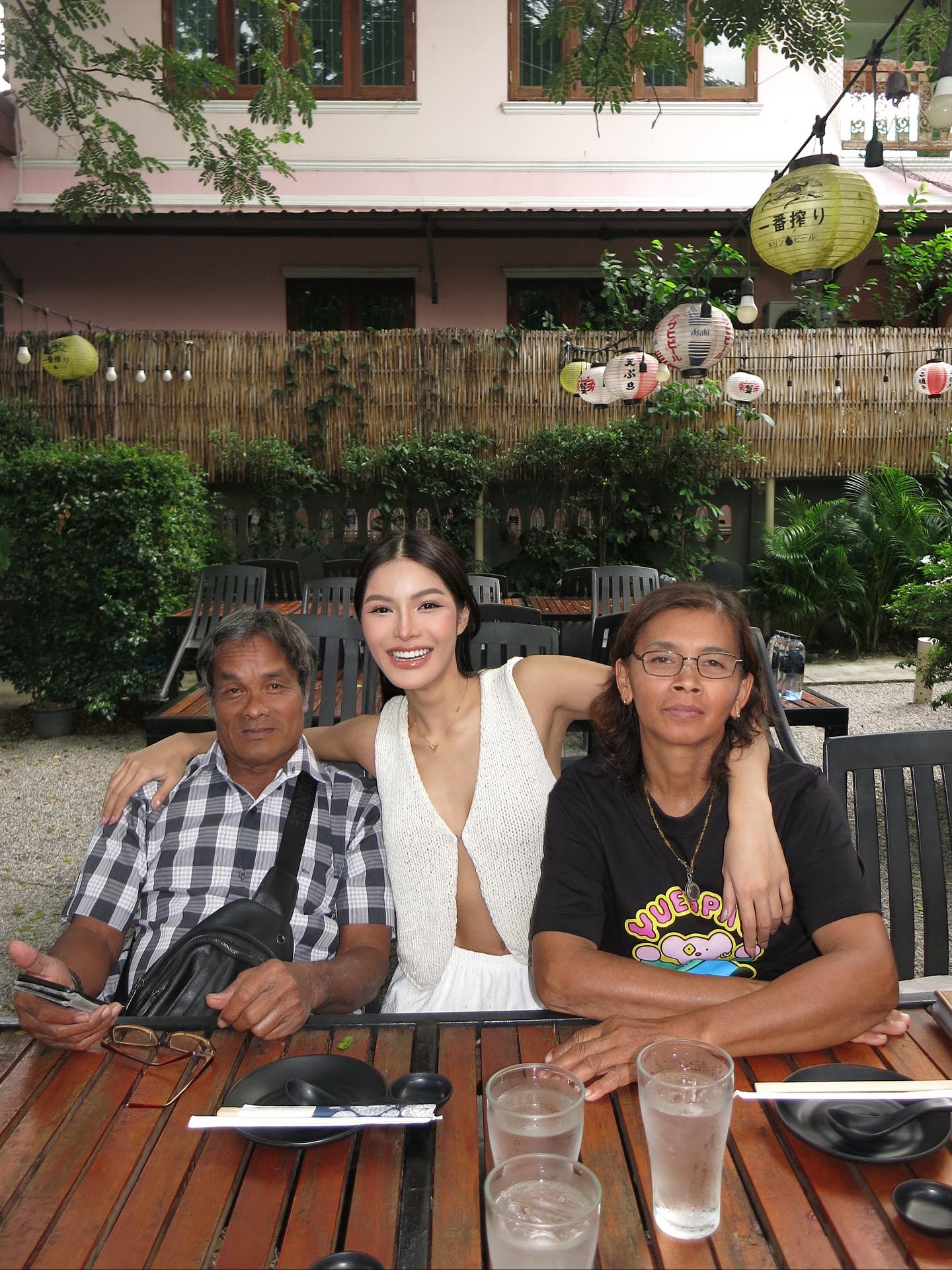 อุ้ม - ทวีพร พริ้งจำรัส