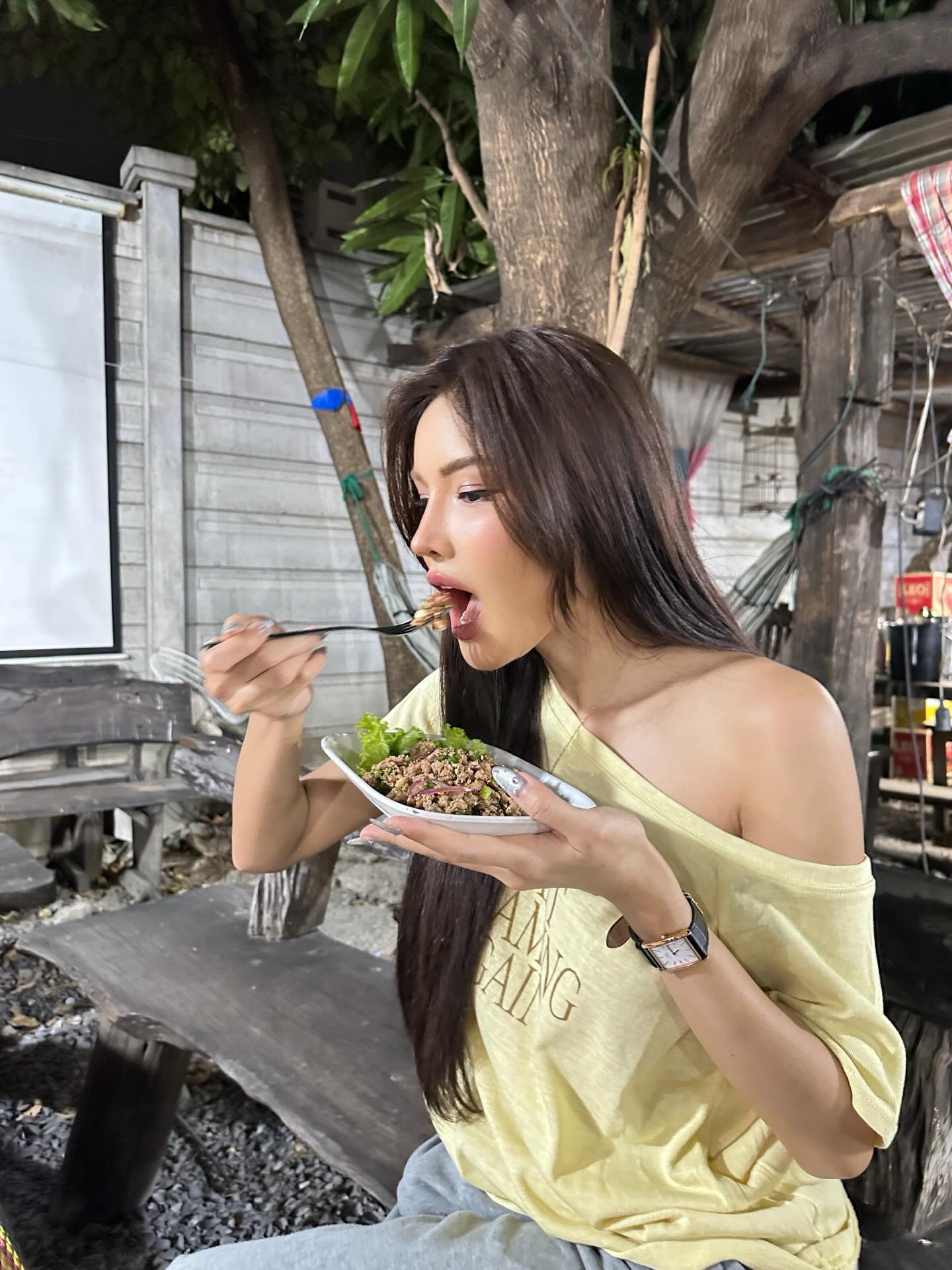 อุ้ม - ทวีพร พริ้งจำรัส