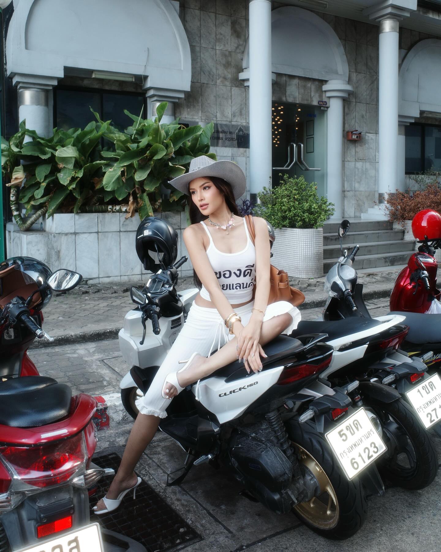 อุ้ม - ทวีพร พริ้งจำรัส