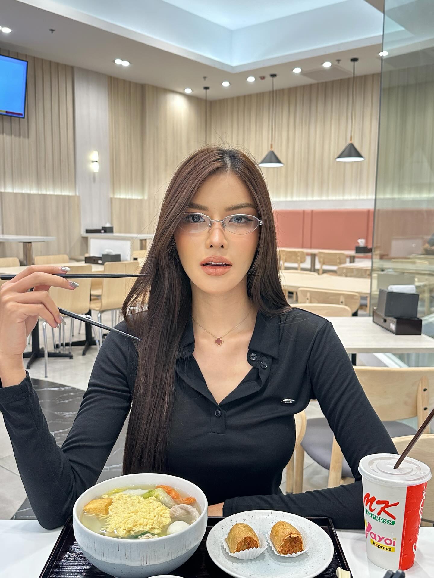อุ้ม - ทวีพร พริ้งจำรัส
