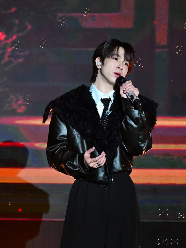 ฟลุ้ค - ณธัช ศิริพงษ์ธร