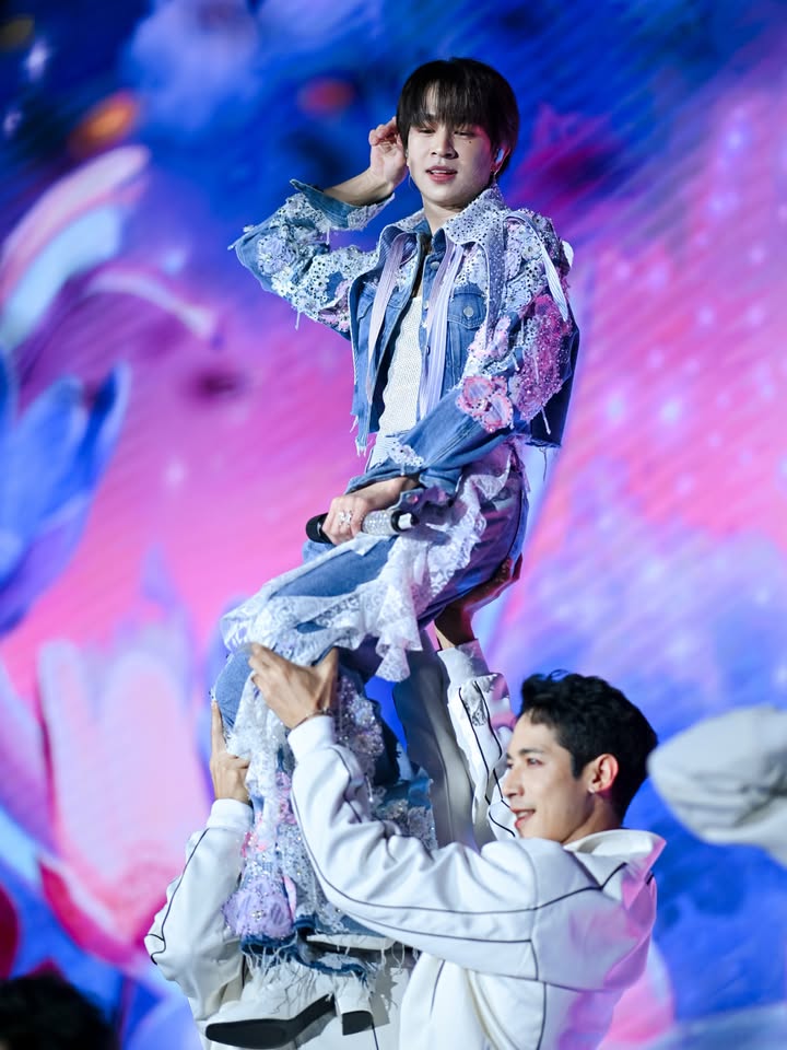 ฟลุ้ค - ณธัช ศิริพงษ์ธร