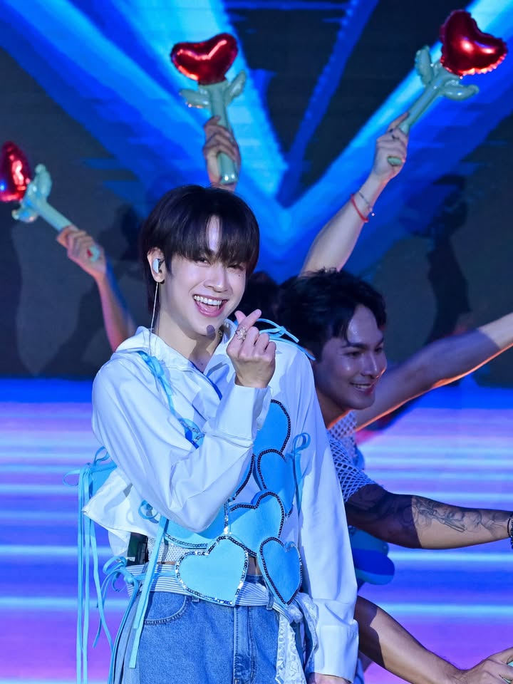 ฟลุ้ค - ณธัช ศิริพงษ์ธร