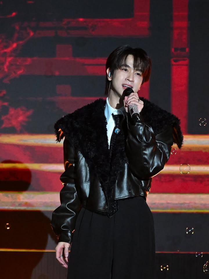 ฟลุ้ค - ณธัช ศิริพงษ์ธร