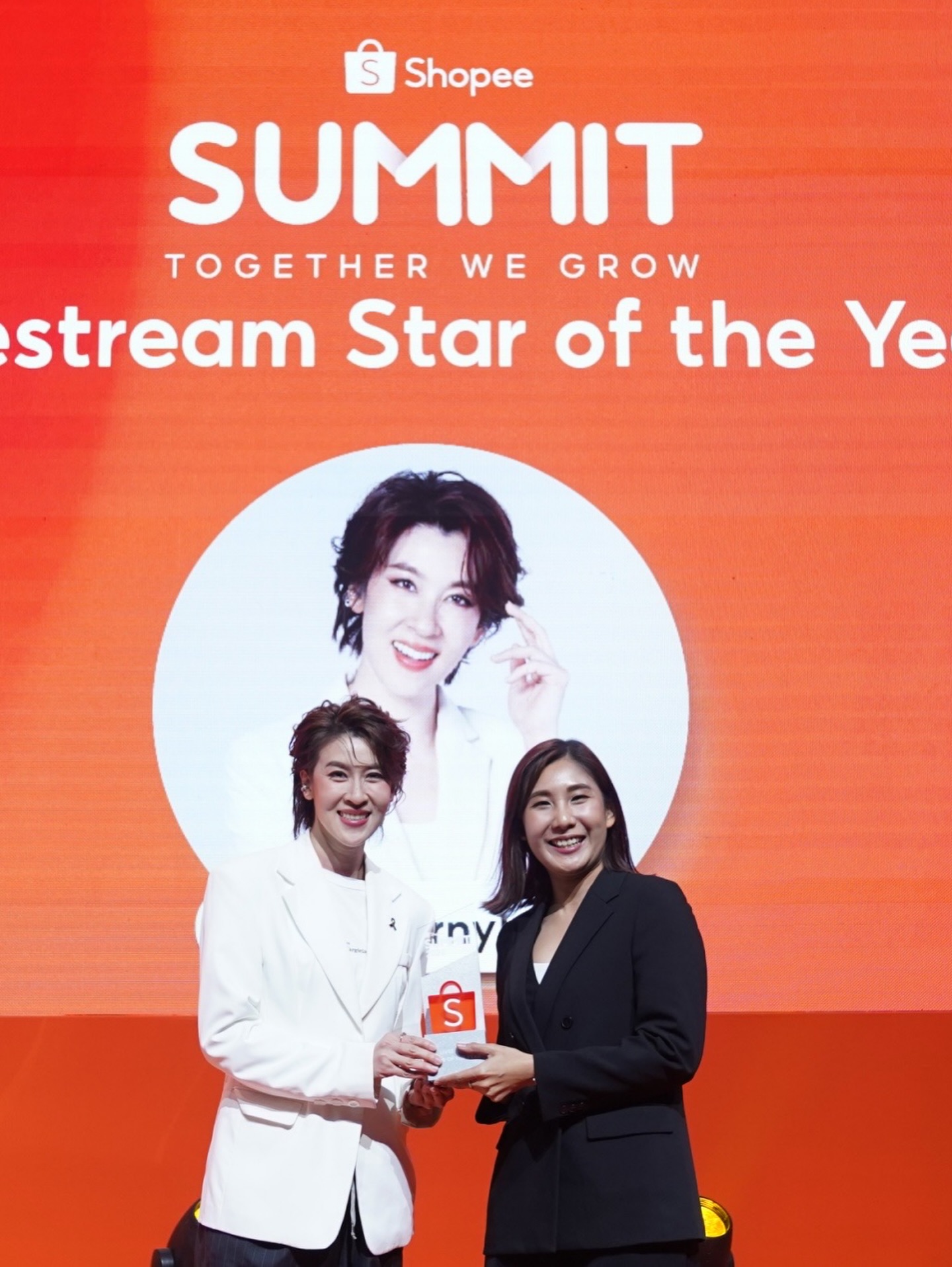 เชียร์ - ฑิฆัมพร ฤทธิ์ธาอภินันท์