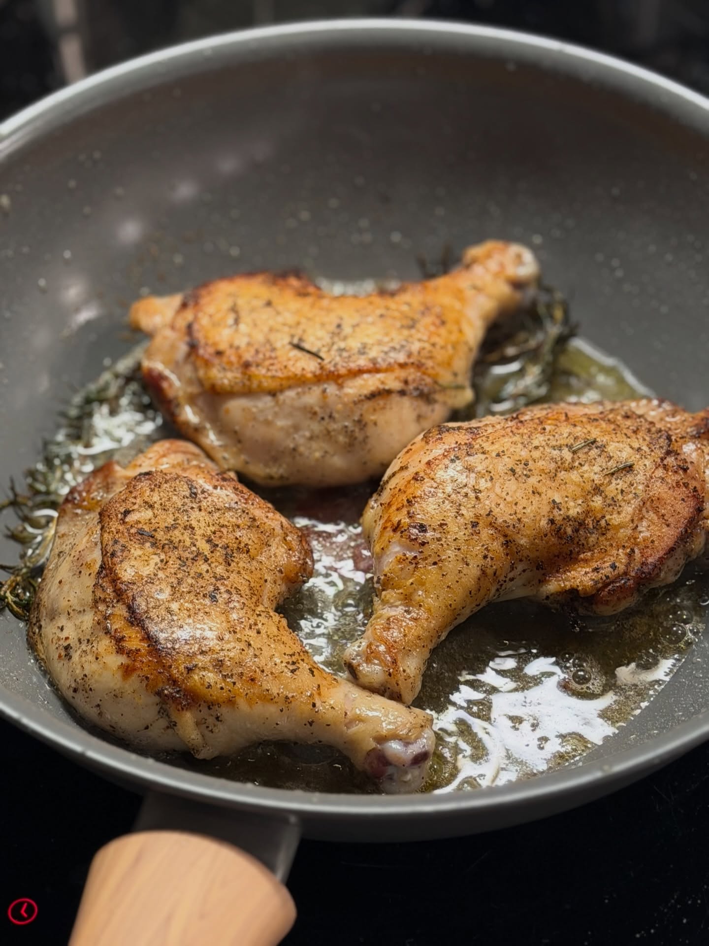 เชียร์ - ฑิฆัมพร ฤทธิ์ธาอภินันท์