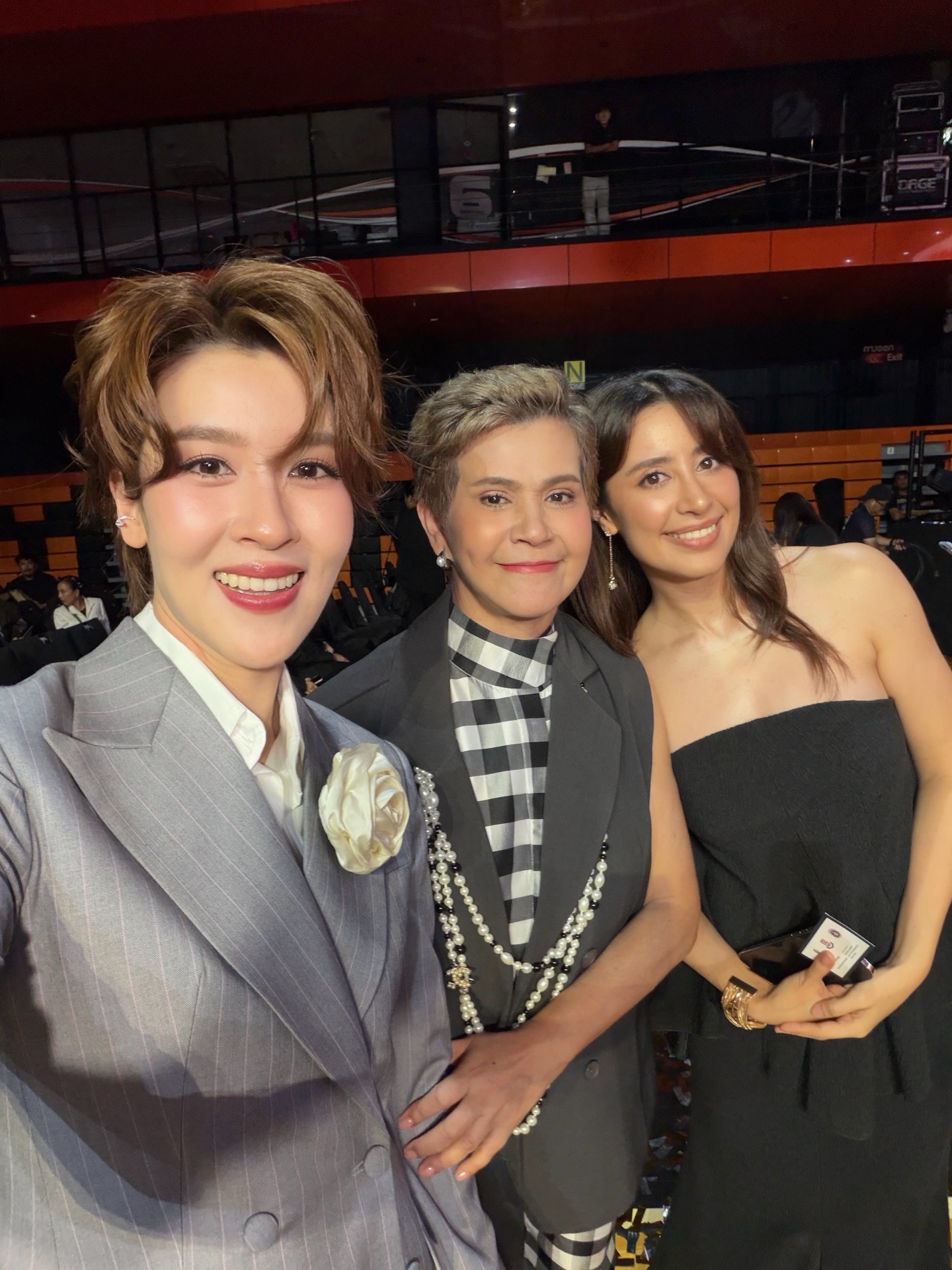 เชียร์ - ฑิฆัมพร ฤทธิ์ธาอภินันท์