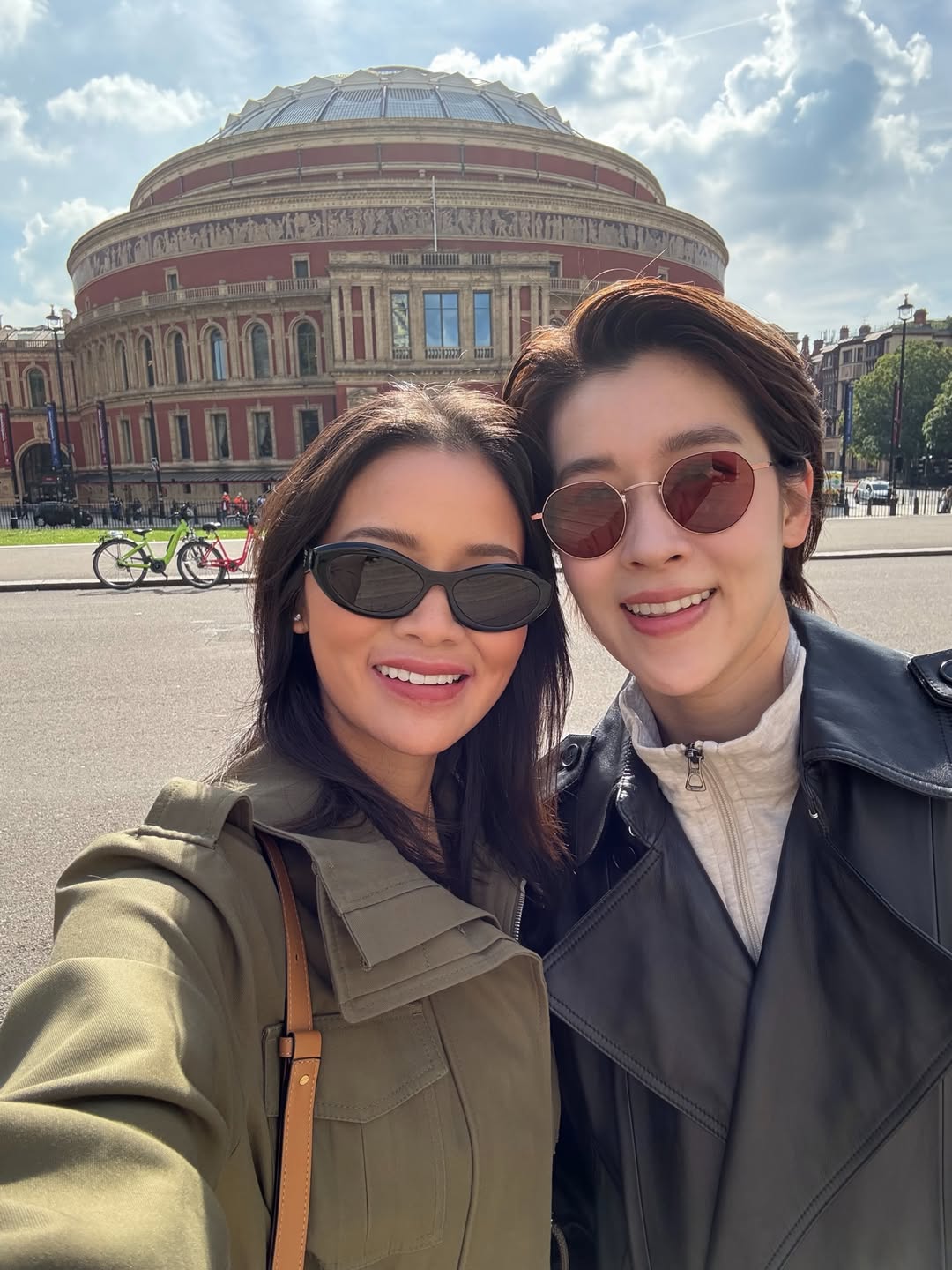 เชียร์ - ฑิฆัมพร ฤทธิ์ธาอภินันท์
