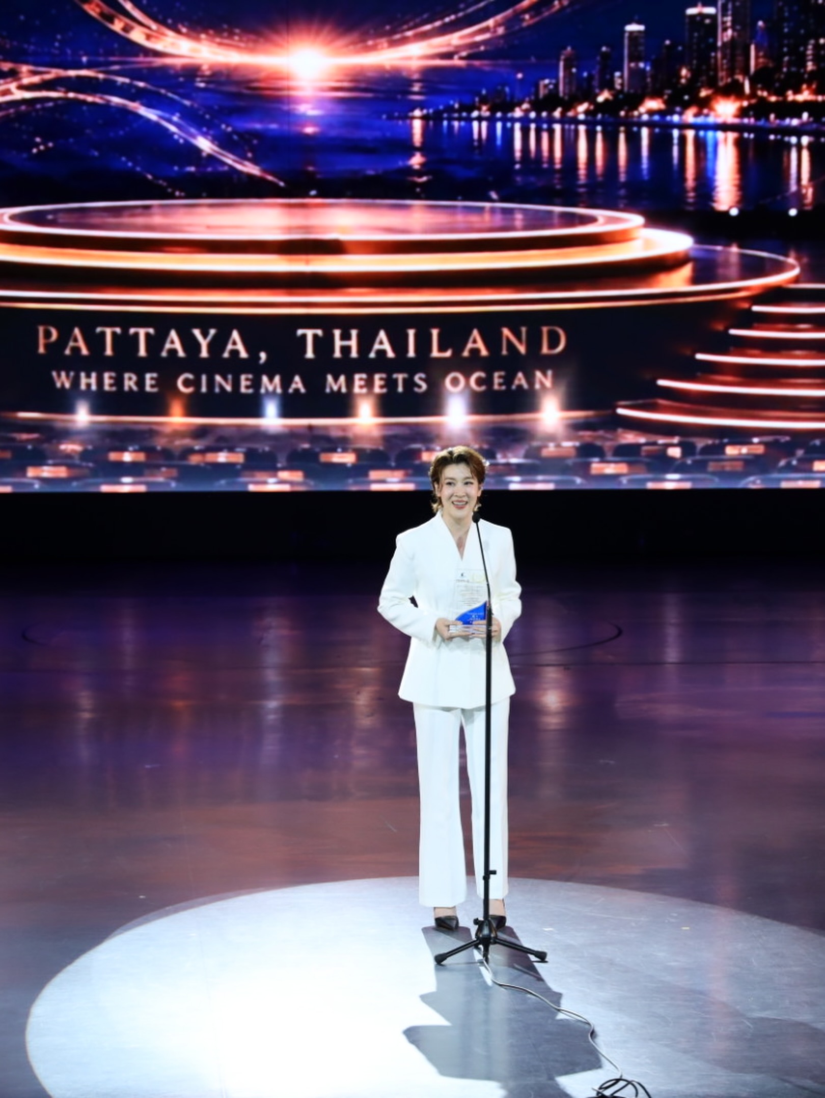 เชียร์ - ฑิฆัมพร ฤทธิ์ธาอภินันท์