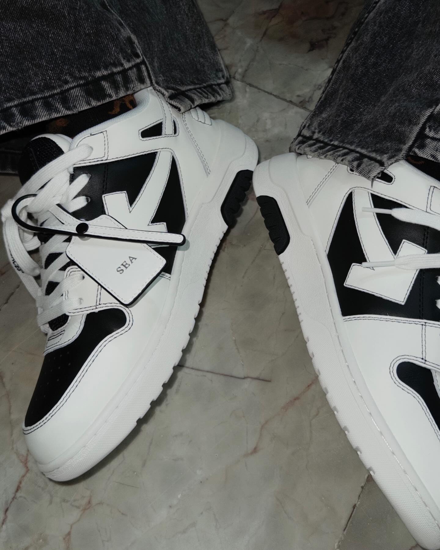 ซี - ทวินันท์ อนุกูลประเสริฐ