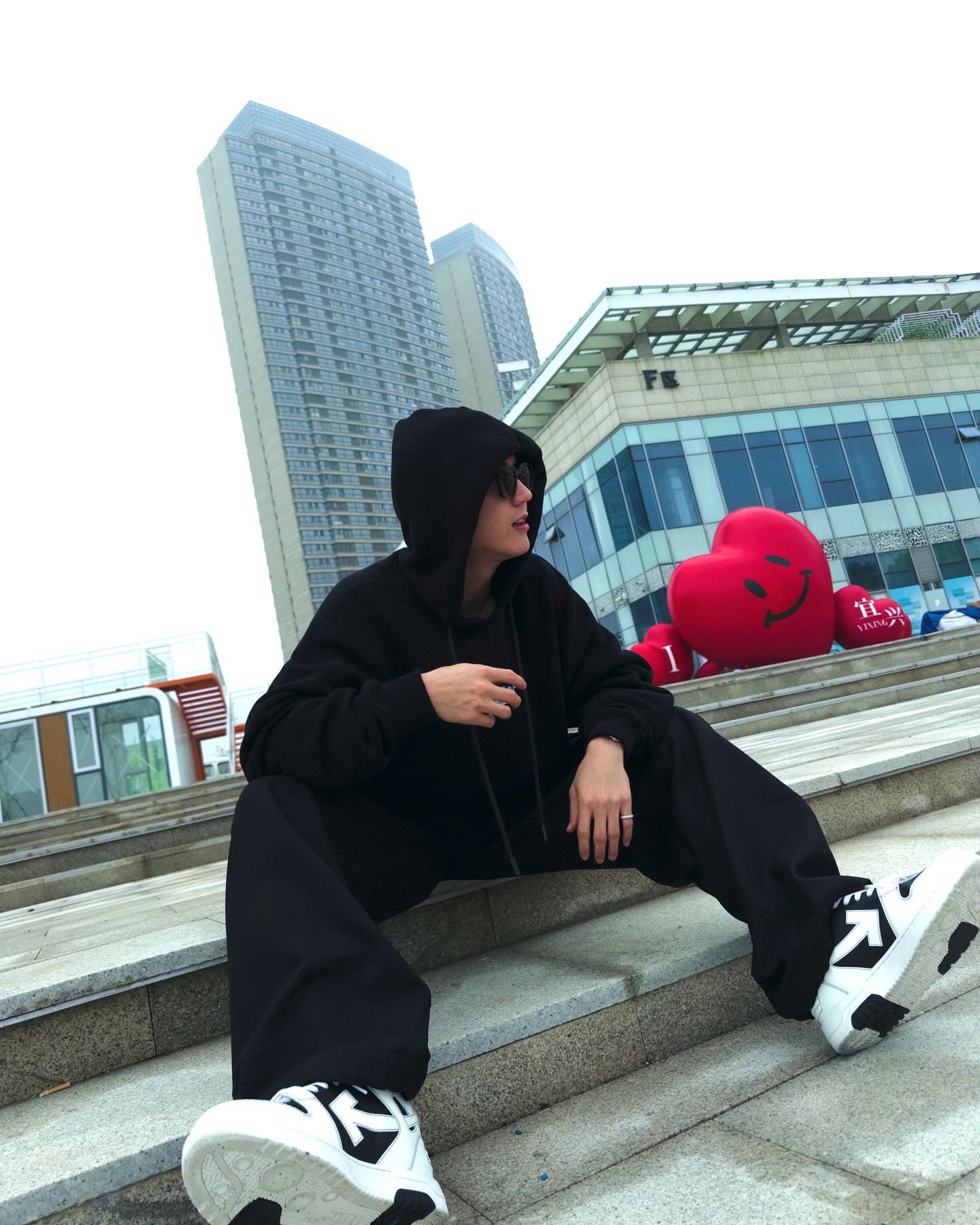 ซี - ทวินันท์ อนุกูลประเสริฐ