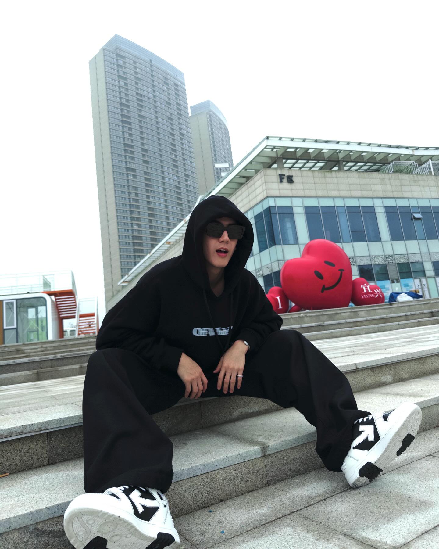 ซี - ทวินันท์ อนุกูลประเสริฐ