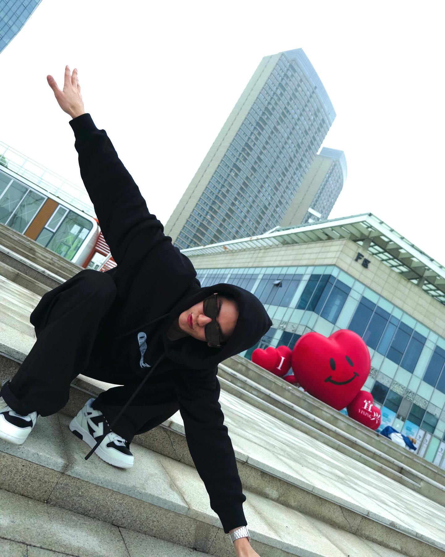 ซี - ทวินันท์ อนุกูลประเสริฐ