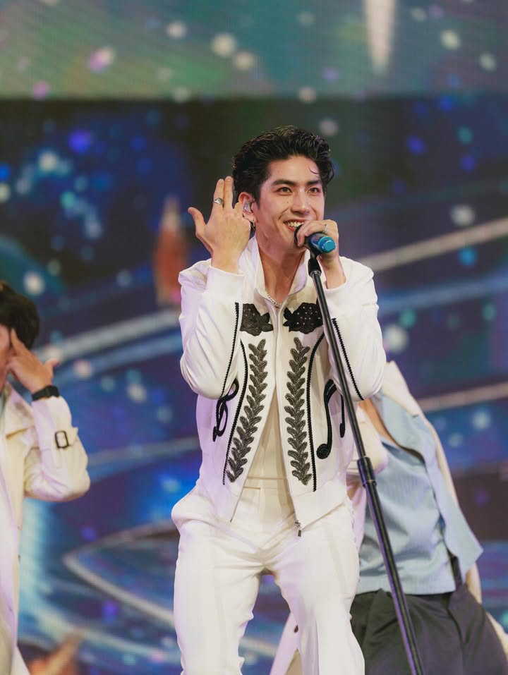 ซี - ทวินันท์ อนุกูลประเสริฐ